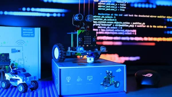 a robot that is sitting on top of a box