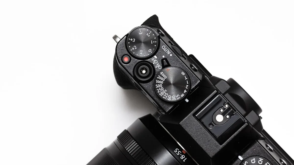 black DSLR camera
