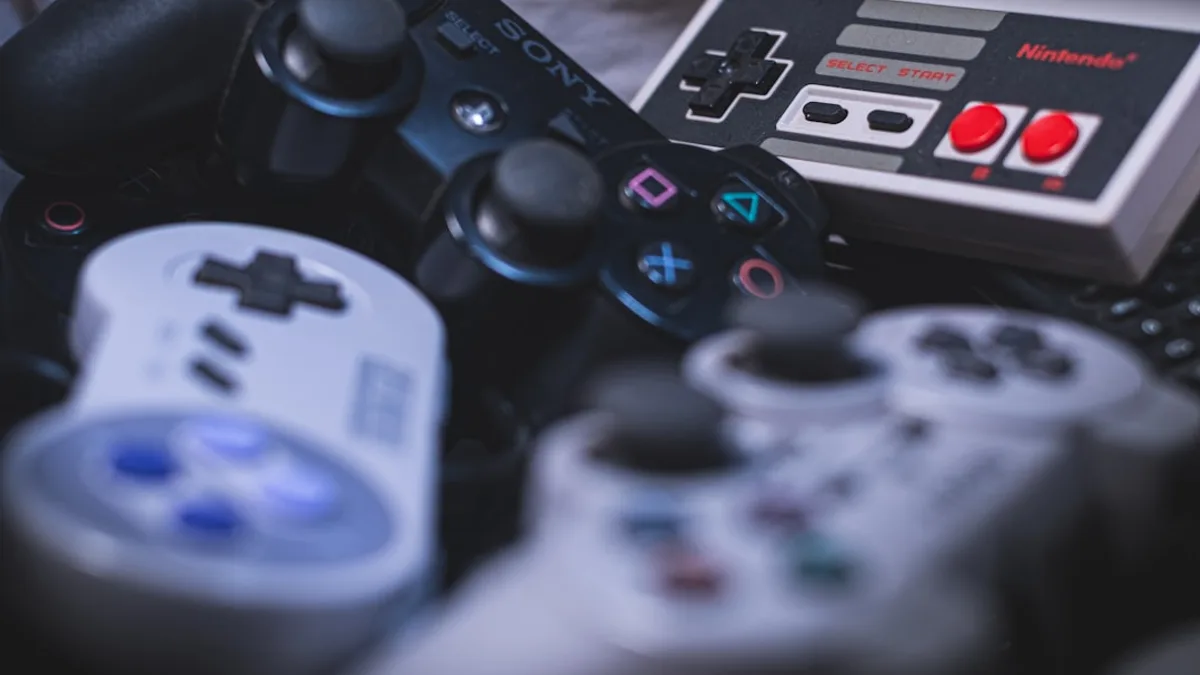 white sony ps 4 game controller